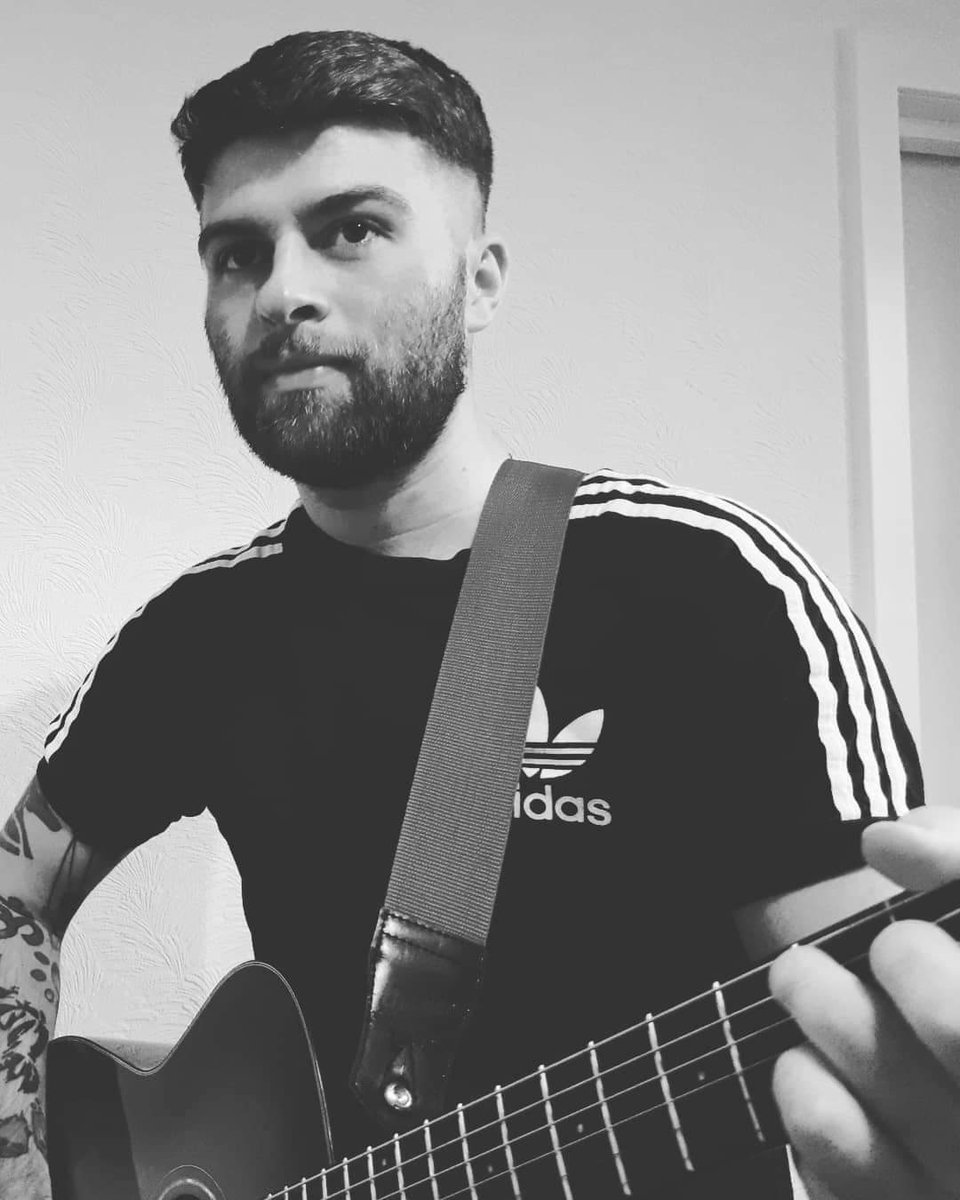 __Josh_Graham's tweet photo. From 2pm today @JimGellatly has chosen to feature some of my music on @amazingradio! Tune in via link below! 📻

https://t.co/xnz3x4tFVg

#radio #amazingradio #music #broadcast #original #upcomingartist #solo #guitar #singing https://t.co/tzQ2ABeAfh