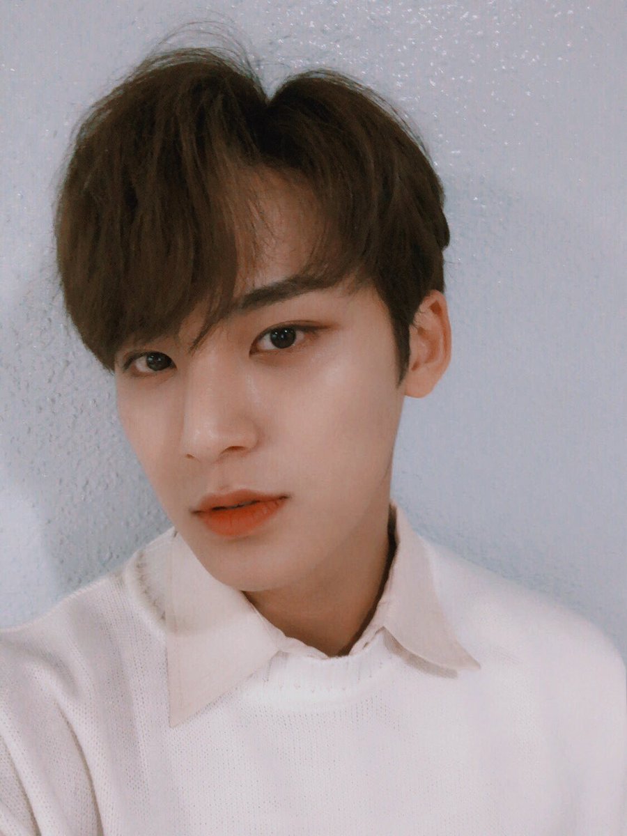 mringyu's tweet photo. Just finished work and took some photos of me. Well, I wish you a goodnight, Carats. https://t.co/V87fTdcw0H