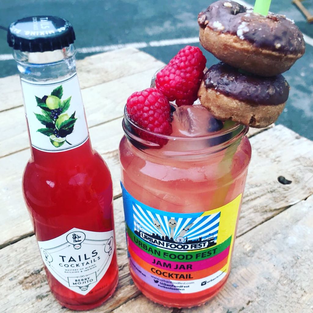 UrbanFoodFest's tweet photo. Sippin' cocktails in the sun. What could be possibly better than that? 🍸🍹🌞 @Tailscocktails #urbanfoodfest #ShakeaTail #tailscocktails #tailsontap https://t.co/OePjb5gtaj
