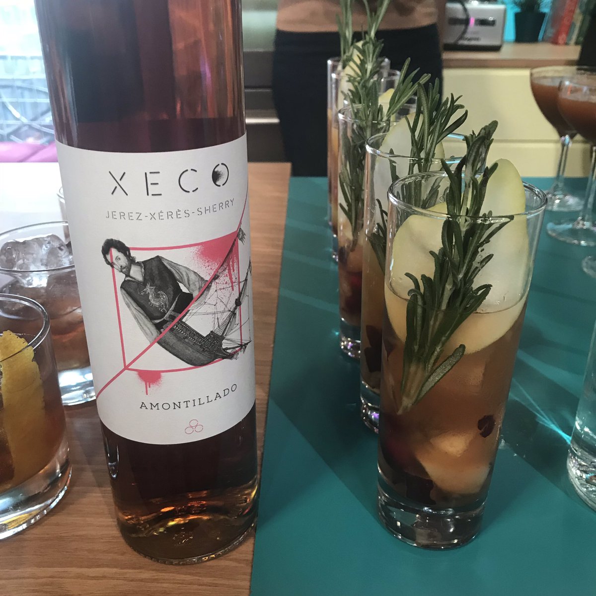 SundayBrunchC4's tweet photo. It’s drinkipoos time! @sarah_kingsbury has brought in some autumnal cocktails! To find any of the drinks shown just follow the link below! #SundayBrunch 
https://t.co/jH74AAXtCA https://t.co/YdNaPQxsCm