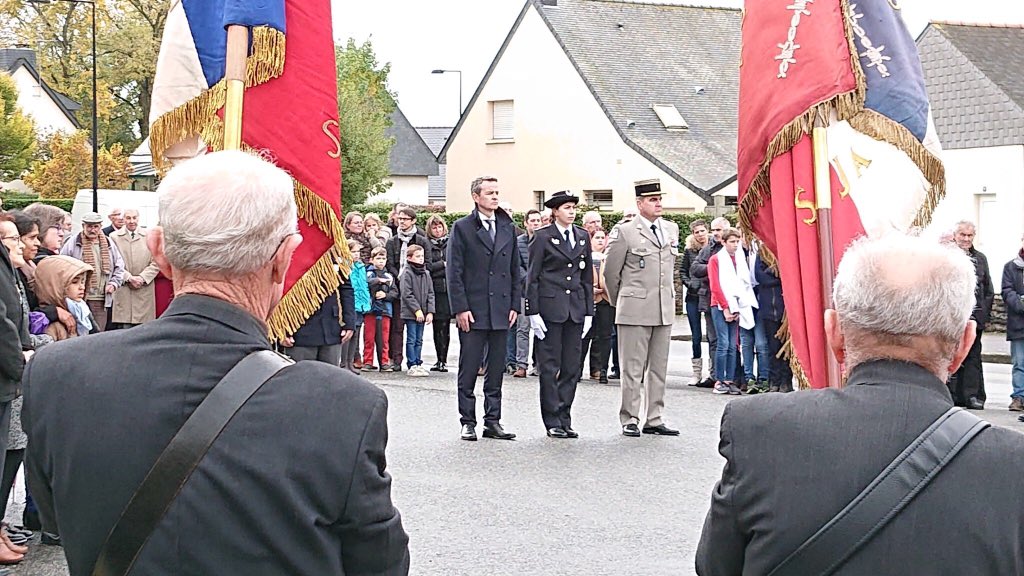 emmanuel_couet's tweet photo. Beaucoup de monde ce matin à Saint-Jacques pour commémorer le centenaire de l’armistice. Le nationalisme et la tentation identitaire ont toujours provoqué la guerre et la souffrance des peuples. Ne jamais oublier, dans ce moment de grande confusion en Europe #11novembre1918 https://t.co/8u6vM2ru1v