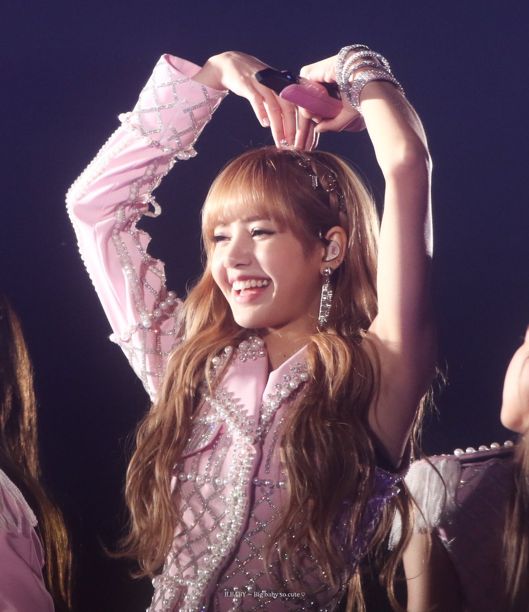 BLACKPI41687990's tweet photo. 人を幸せにする笑顔！！☺️☺️
#BLACKPINK  #LISA https://t.co/VohyJylQtj