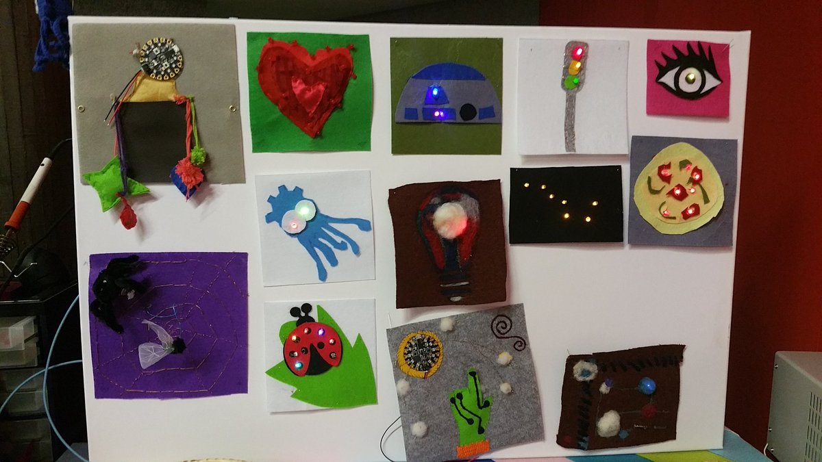 XosePerezK's tweet image. Bravo! E mentres, na  @OSHWDem 2018 traballando no #retoTextiles con @Brico_Labs @LoliBlancoC @Iraisy e @lamasmp #PlaygroundExpress