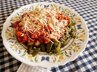 AbueloCocina's tweet photo. Nuevo post en mi blog con consejos para elaborar un #platocompleto de #cocinafamiliar que cubra nuestras necesidades de #verduras #pescados y #carnes siguiendo las pautas de la #piramidealimenticia
Los detalles como siempre: https://t.co/fBs4Ri9C40
#abuelobloguero #abuelococina https://t.co/BLeaPipVWY