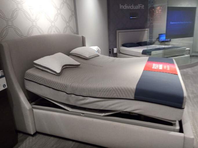 PennyLane68's tweet photo. New Bed &amp; Pillow? @SleepNumber has your back for a chance to win BOTH! See rules for details &amp; entry. https://t.co/jfNi5nTAUG #SmarterSleep #ad https://t.co/feDT9oLduc