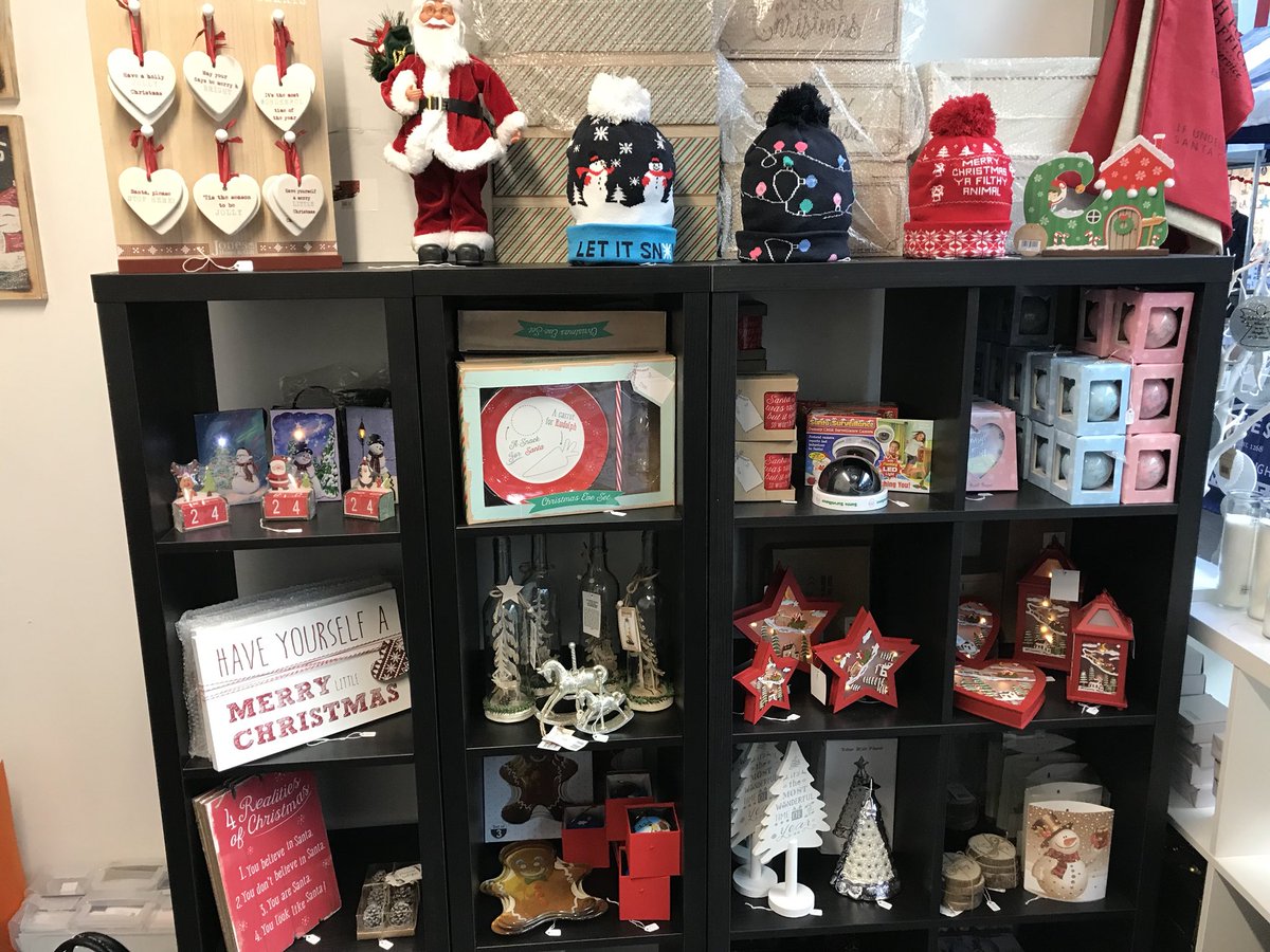 Visit_Gravesham's tweet photo. Some lovely Christmas items for sale @GravesendMarket 🎄✨🎁 https://t.co/QBuZBSvuCB