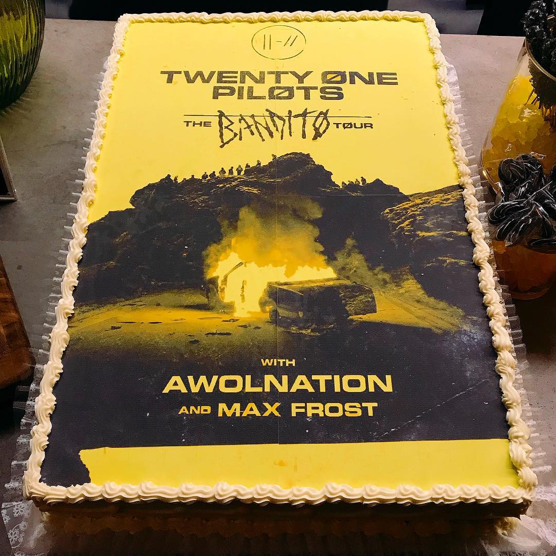 top_poland's tweet photo. I’ve been eating too much (help me). 🎶 #ForumCake #TØPForum
theforum • ig https://t.co/ieZ5BVXSQR