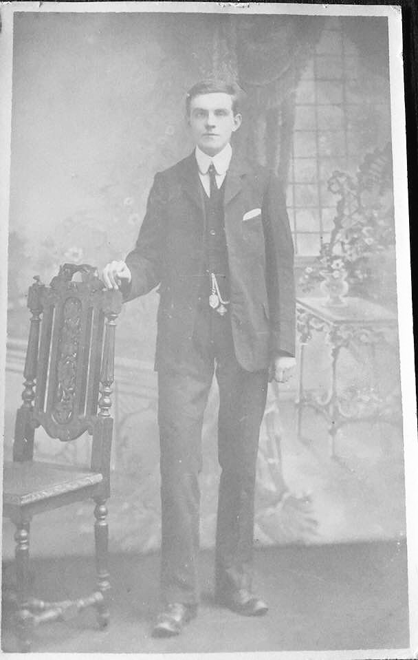 PaulJ_AP's tweet photo. Remembering my family who did their bit during WWI - we all owe them such a debt of gratitude #WeWillAlwaysRemember #WW1 #100years #11November https://t.co/Z7bORTkBHp