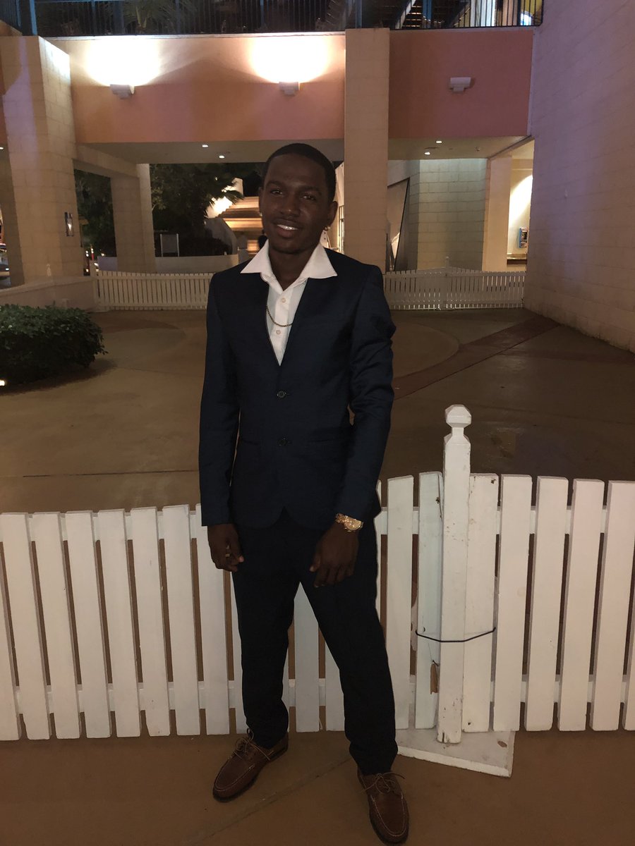 Juwon_23's tweet photo. #Grad2k18 π https://t.co/5xgD7ioGF9