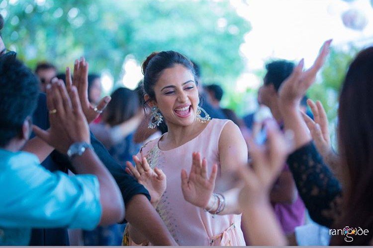 JEEVA_RJ1's tweet photo. Marana waiting for #DevSingleTrack
#dev 
@Karthi_Offl @Rakulpreet @PrincePictures_ @RajathDir @Jharrisjayaraj @AntonyLRuben @VelrajR @lakku76
Seekirama announcement pannunga https://t.co/OVYBuIxw3w