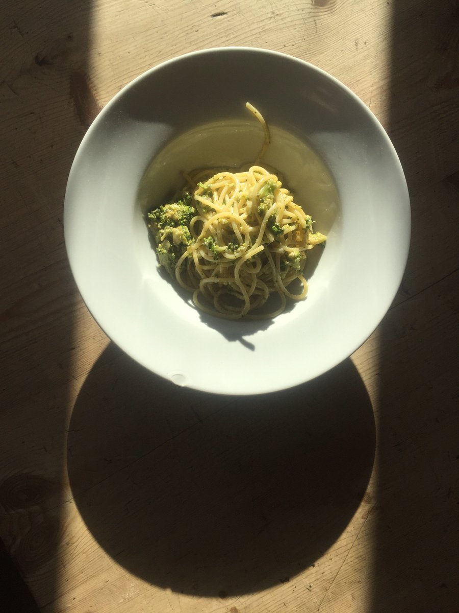 whbrewpub's tweet photo. Chef just knocked up some staff food😋 amazing - spaghetti, broccoli, stilton and a bit of chef magic  #sunday #superstarchef #superfed #whitechapel #eastlondon #e1 https://t.co/28zFloB9ES