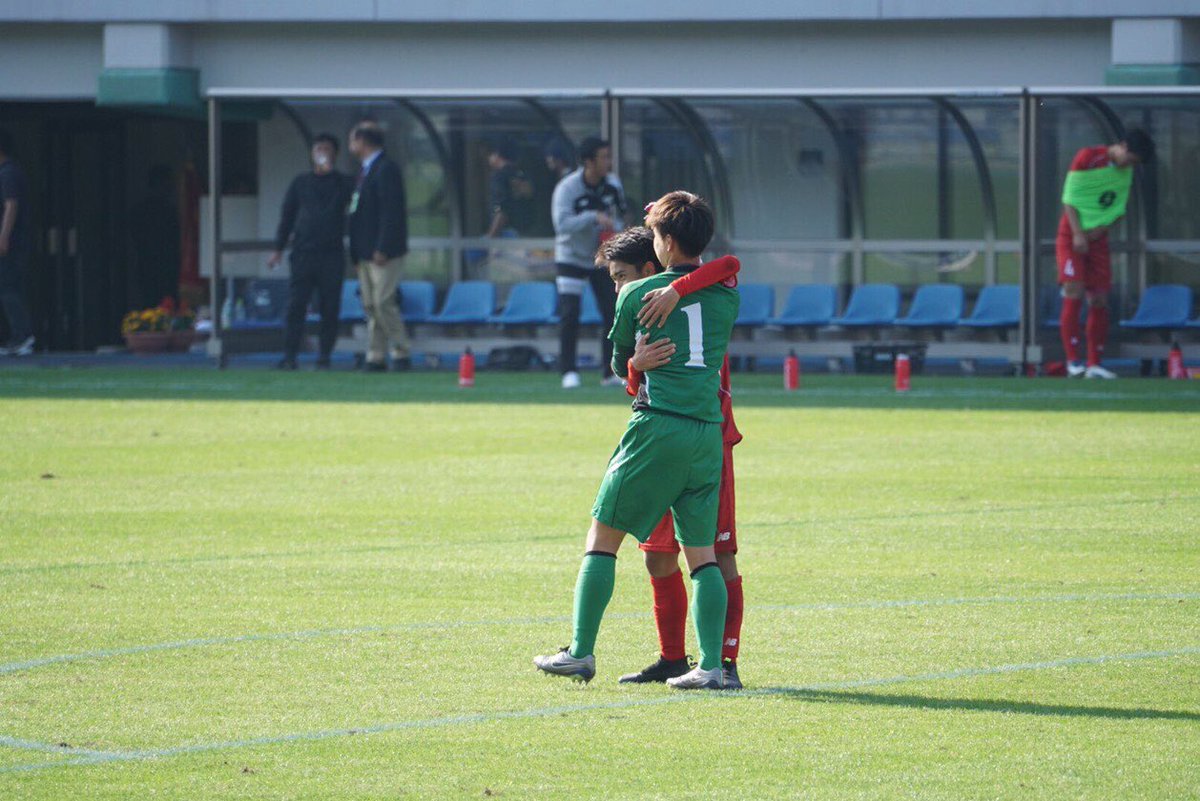 RyotaroAraki's tweet photo. 選手権県大会優勝しました!!
3年生とまた一緒に試合ができると思うと嬉しいです。
日本一になれるように頑張ります。
ゆうやのぶんまで暴れてきます！
@yuya111218 https://t.co/K6ISyfeBwM