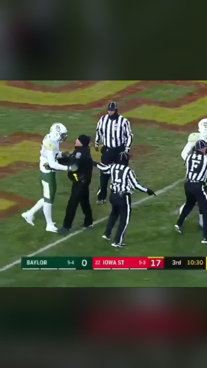 RB4ST8's tweet image. Baylor has hit a new low, cops on the field.  #dirtyProgram #scum