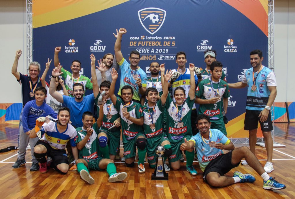 cbdvoficial's tweet photo. BRONZE PARA APADEVI-PB! π₯
O time de Campina Grande empatou com a URECE-RJ no tempo normal em 1 a 1, mas conseguiu a vitΓ³ria nos pΓͺnaltis e ficou com o 3ΒΊ lugar da Copa Loterias Caixa de #Futebolde5 - #SΓ©rieA 2018.ππ»πβ½οΈ #Futebol #BrasileirΓ£o #CBDV #CPB #10AnosCBDV #APADEVI https://t.co/UFCZvLrdbA