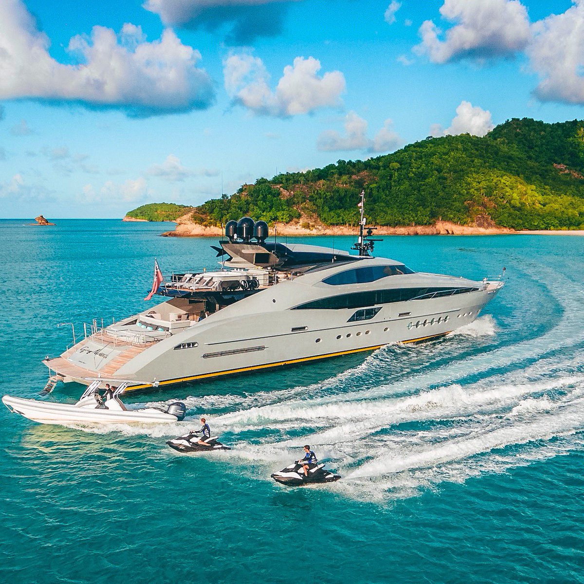 M/Y Grey Matters with her tender and toys 😎
This 46 m #superyacht was built by <a href="/PalmerJohnson_1/">Palmer Johnson</a> and designed by <a href="/NuvolariD/">nuvolari lenard design</a> 

#palmerjohnson #yacht #yachttender #yachtdesign #yachting #yachtlife #jetskis #superyachtlife #luxurylifestyle #livingthedream #FLIBS2018