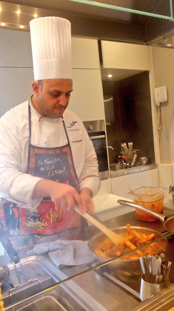 LaConsiglieria's tweet photo. .@dolceegabbana2 -
#sundaymood #pastaepasta con il nuovo #bibgourmand @guideMichelinFR #DiMartinoSeafrontPastaBar firmato chef #peppeguida
@Barbaga3Gaetano @anboemo @lovecetraro @CollectorOfWine @gitlchefs @FlipRuth @attanasio_g @CiriSince1978 @LostInTravel_nv @gdfoxautore https://t.co/T3rwkhlkpS