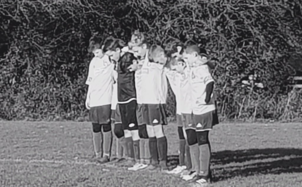 BollyUtdFalcons's tweet photo. Bollington United Falcons paying their respects. https://t.co/k00CmuIgaH