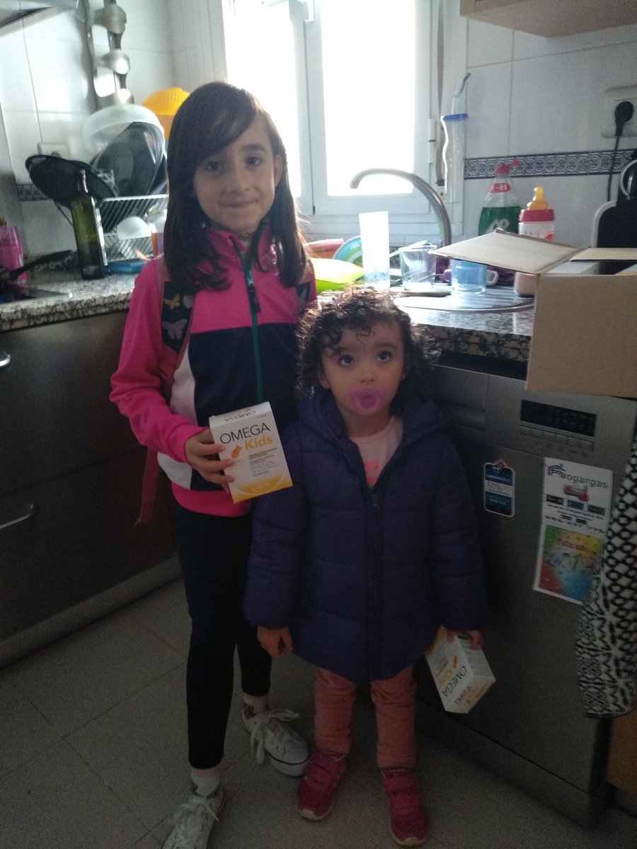 Ely_Mope's tweet photo. Probando Omega kids, hasta la peque quiere probarlo. #MamisQueSaben y #OmegaKids https://t.co/fcbuU0tBiP