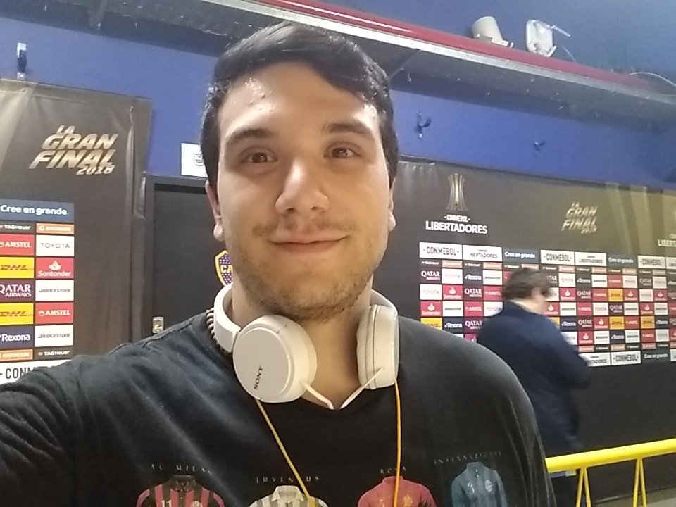 christianscelzo's tweet photo. Ya estamos en la bombonera a las 15 viví la previa y a las 16 el primer partido de la #Superfinal #BocaRiver x #am690 https://t.co/ywThycycTx