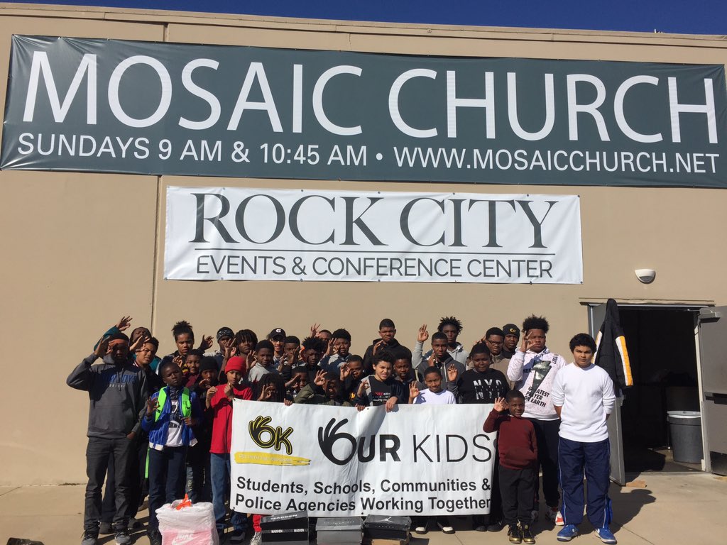 LRpolice's tweet image. Shoes for the Homeless sponsored by the OK Program of Little Rock in partnership with Mosaic Church was a Hugh success.
#LRPD
#OKProgram
#CommunityConnected
