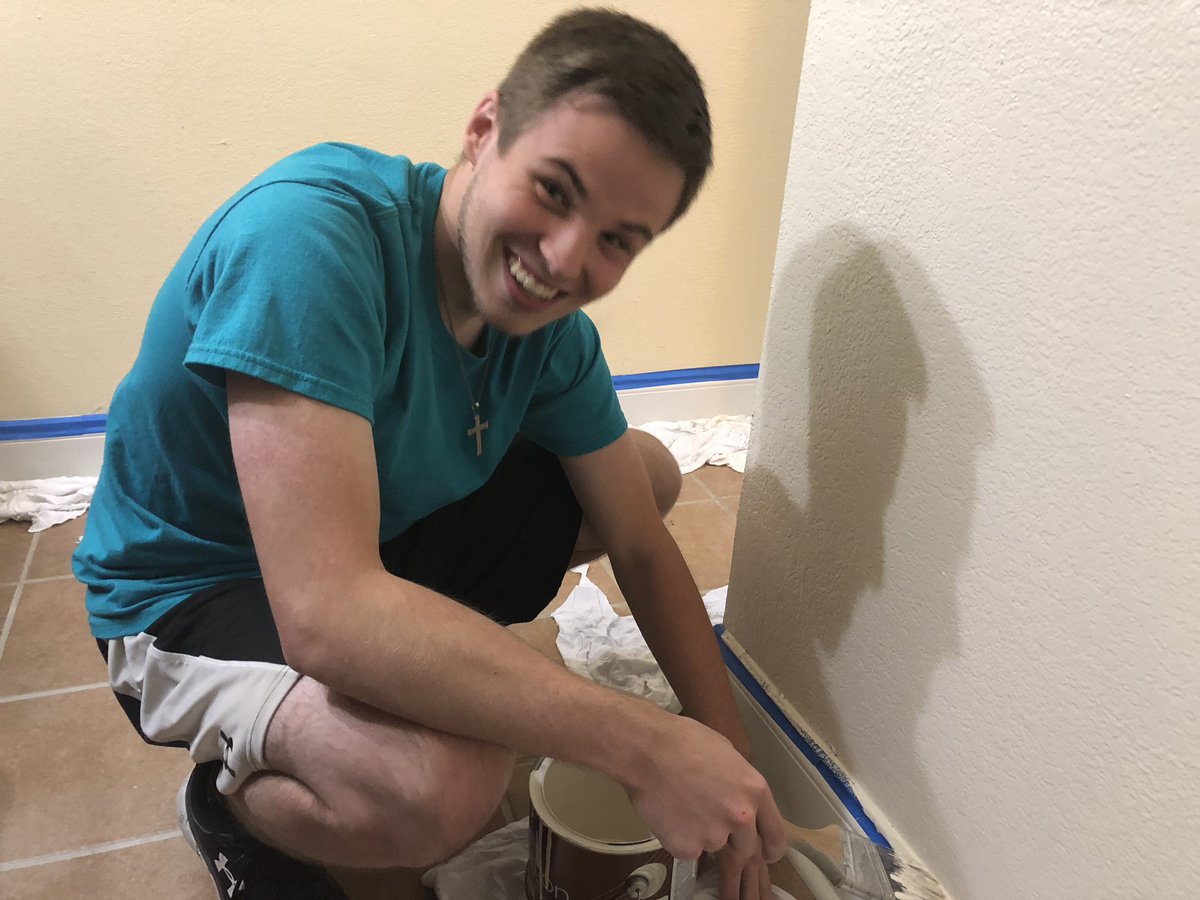 baylorcirclek's tweet photo. Yesterday we served with @bayloruniversity for Steppin’ Out! We enjoyed getting to help paint for the soon to be opened Klaras Center here in Waco. Sic ‘Em service! #service #fellowship #baylor #baylorcirclek #txokcki #centraltexascki #choosecki #circlekinternational https://t.co/3HhuRTQCK0