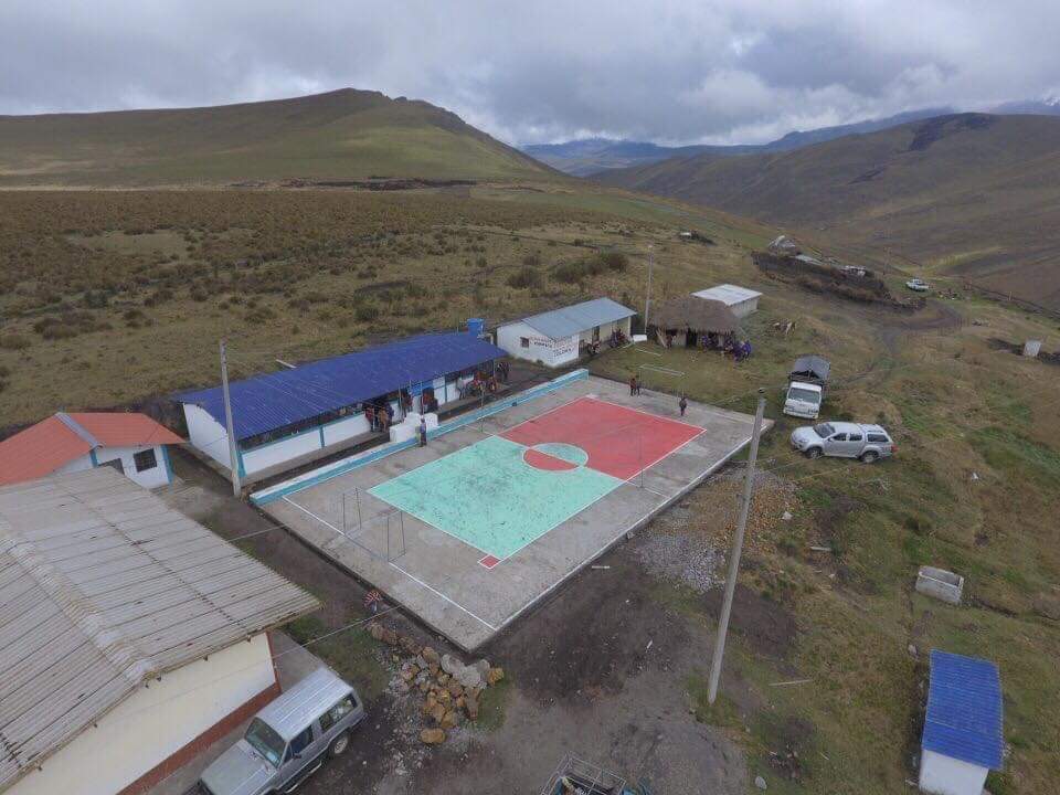 VinicioColomaR's tweet photo. Las Comunidades de #Rumipata en la Parroquia Simiatug y #GuantoCruz de la Parroquia Guanujo recibieron sus #CanchasDeUsoMúltiple, contruidas en mingas. El apoyo al deporte fortalece la integración y permite tener espacios para las prácticas deportivas
#PrefecturaDeBolívarCumple https://t.co/SaHn4c8824