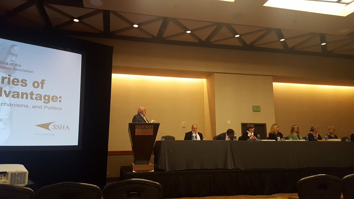 Demografia_CSIC's tweet photo. Some images from yesterday's President’s Address #SSHA2018
#ssha18 @socscihist

Toward a Theory of Disadvantage: Resources, Rules, Remembrance, and Repair

Frederick F. Wherry
@Princeton University(Sociology)

&amp; Annual Business Meeting with Steve Ruggles @HistDem SSHA President https://t.co/4XC7pec73W