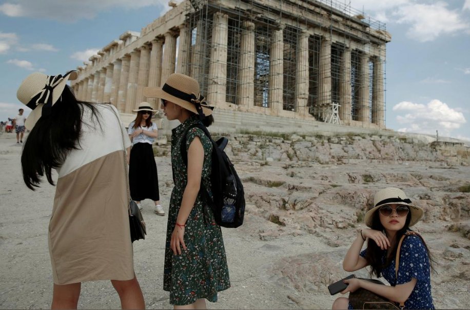 Greece_ES's tweet photo. Ingresos del turismo griego podría subir hasta 2 mil millones de euros (1.74 mil millones de libras) en 2018 debido a un aumento en el número de visitantes, el ministro de turismo del país dijo el miércoles.

https://t.co/4epYTCRvP4 https://t.co/Og0bAH9Pgb