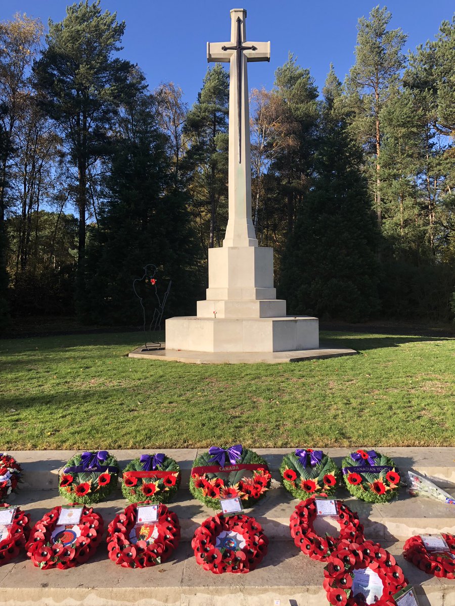 RBPLockwood's tweet photo. Remembering those today who lost their lives in the world wars #RememberanceDay2018 #WeWillRememberThem https://t.co/B2zePV62gs