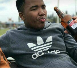 SitamaOne's tweet photo. @AdvBarryRoux Prisoners in SA have cellphones to capture other prisoners with laptops. It must be nice in jail https://t.co/rwepydhxvg