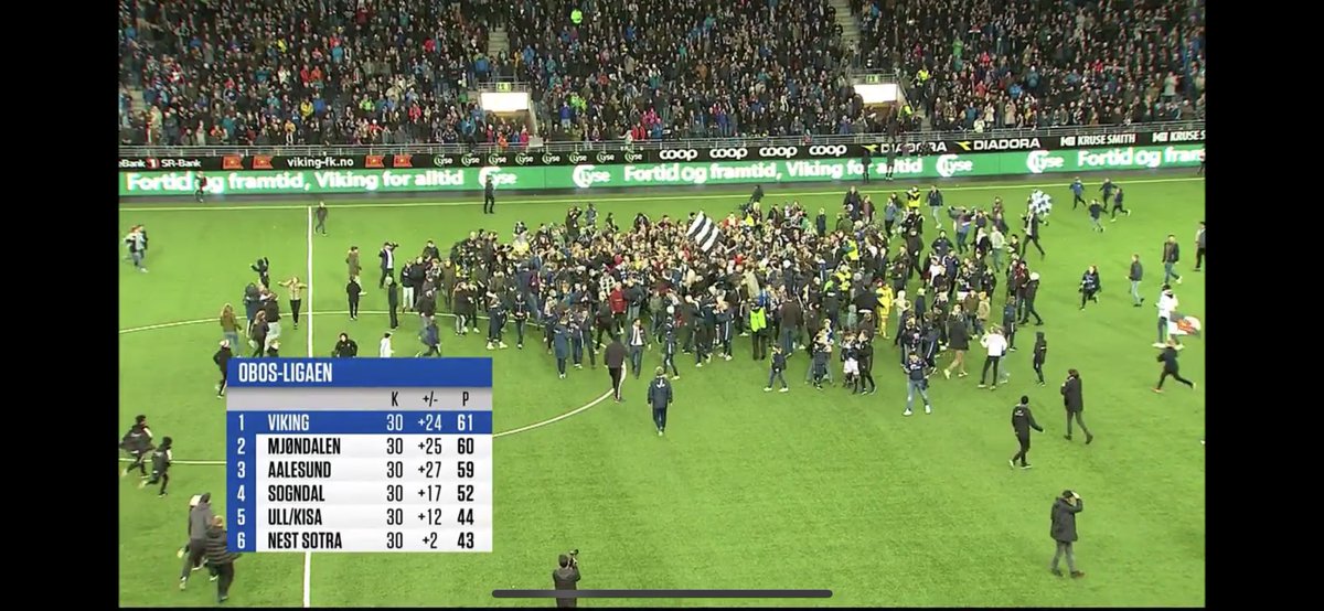 Se på dette😍😍😍 Slike lag trenger vi i Eliteserien, så vet også jeg at det ikke blir utsolgt til hver eneste kamp neste sesong... Men for en ramme i dag da! 

Honnør også til <a href="/rogerrisholt/">Roger Risholt</a>, <a href="/AnneSturod/">Anne Sturød</a>, @AmundIL og <a href="/Joacim_Jonsson/">Joacim Jonsson</a> for strålende sending!