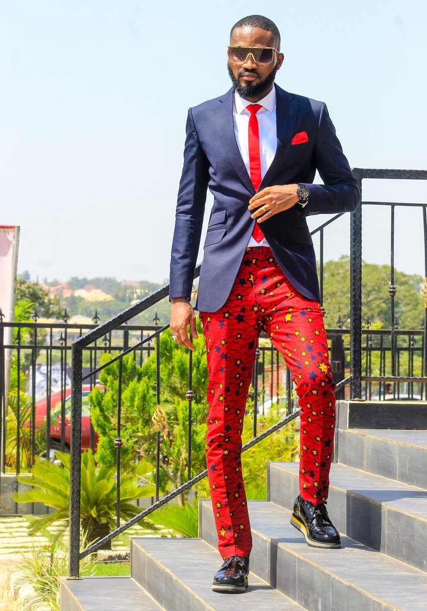tessloglobal's tweet photo. The Sunday Look [@TheSundayLook] at @HolyhillChurch by @tessloconcepts #TOGASighted #StyleSundays https://t.co/vyKjMDVVTM