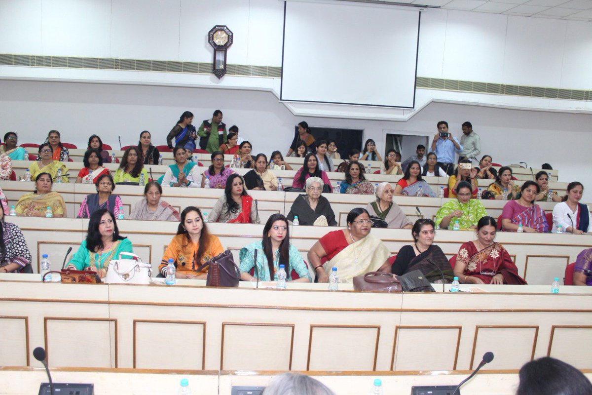HSSFGURUGRAM's tweet photo. Team HSSF today organised a Sangosthi on the Topic "Contribution of Women in Nation Building" Ace Supreme Court Lawyer @advmonikaarora was the main speaker at the event which was well attended by women from varied fields across #Haryana #HSSFGurugram2018 https://t.co/64adrpGs0r