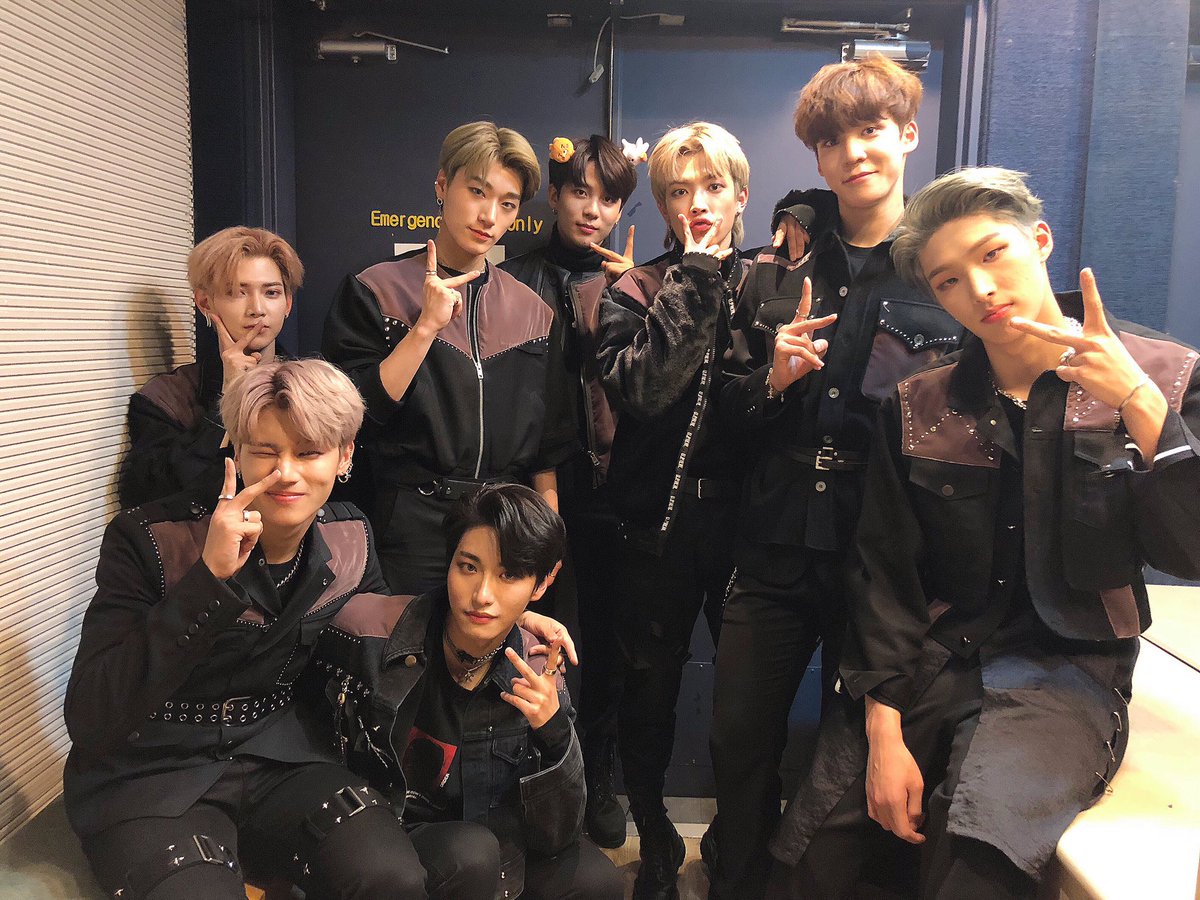 ATEEZofficial's tweet photo. [📷] TODAY ATEEZ
　
에이티즈의 사랑이 가득 담긴 빼빼로👍💓
맛있게 드셔서 에너지 충전💪하시고 조심히 들어가세요🤗
　
#TODAY_ATEEZ #ATEEZ #에이티즈 https://t.co/kQUY85f3Br