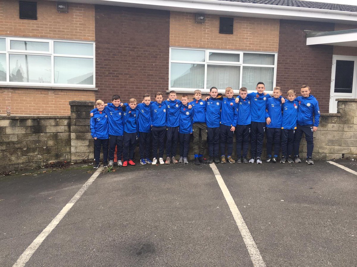 Our U13s attending Eckington’s remembrance parade before today’s match #RememberanceDay2018 #lestweforget100