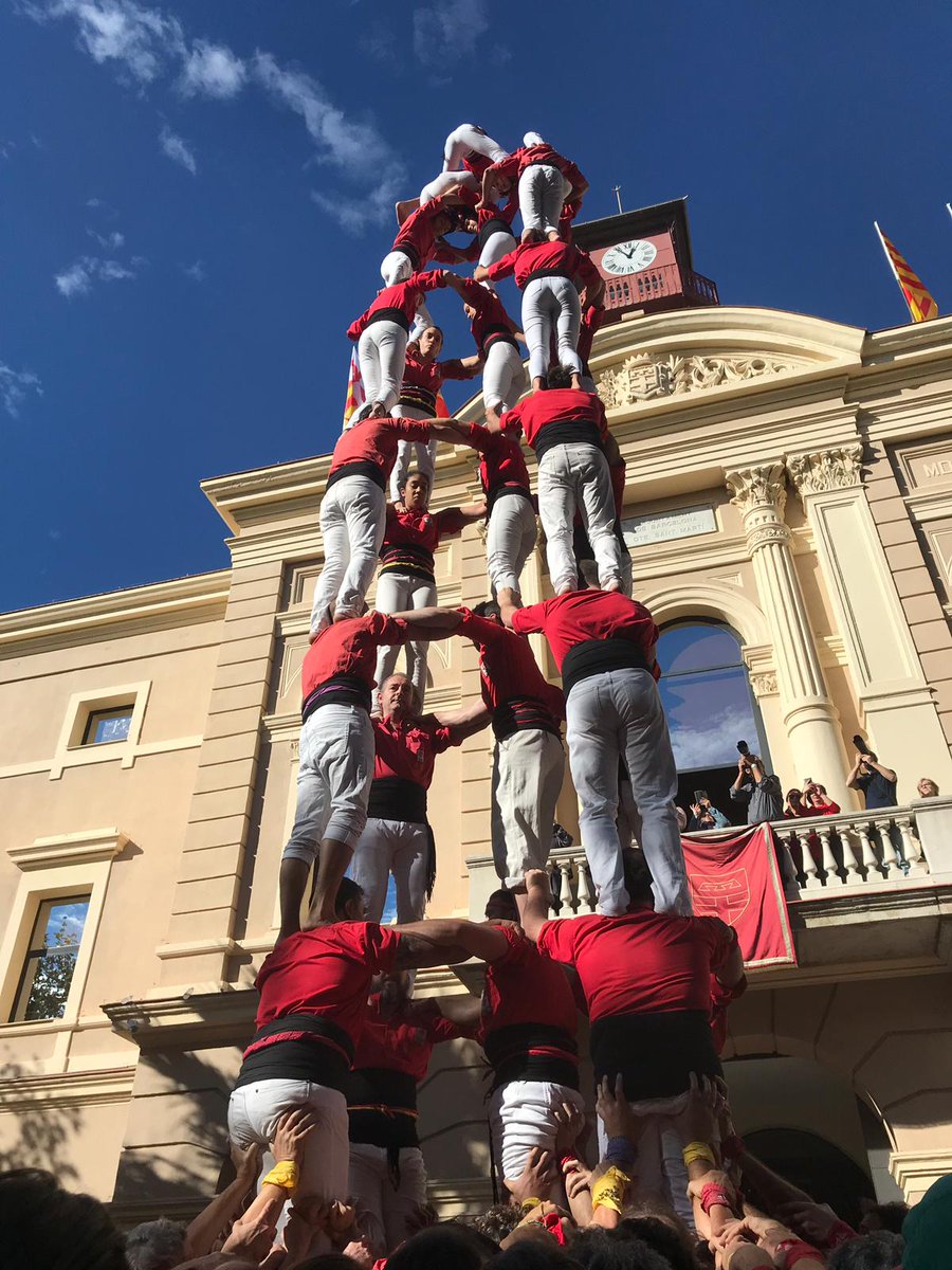 sergipurcet's tweet photo. Que avui no sigui l'última diada de 2018, un any difícil i de reconstrucció. Que avui sigui la primera de 2019, un 50è aniversari ple d'èxits. #OrgullVermell #SomBarcelona.
Fotos: @CdBCN https://t.co/4IZwHPUsjC