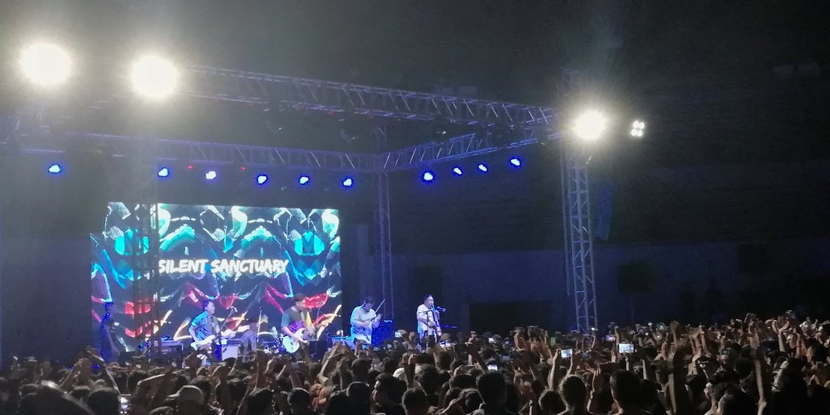 SugboPH's tweet photo. 🏟️🎤🎶 And last but not the least... Now Performing: @silentsanctuary!!

#RiseUpAndUnite 🙌 https://t.co/iMnGiwuyC2