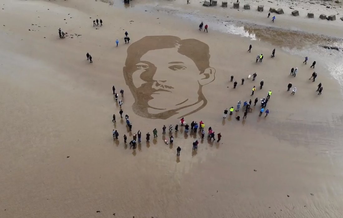 NTSonline's tweet image. We're halfway there! Our teams across Scotland have completed portraits of Captain Charles Hamilton Sorley on Roseisle beach, Second Lieutenant Walter Tull on Ayr beach and Doctor Elsie Inglis on West Sands beach. #PagesoftheSea #RemembranceDay2018