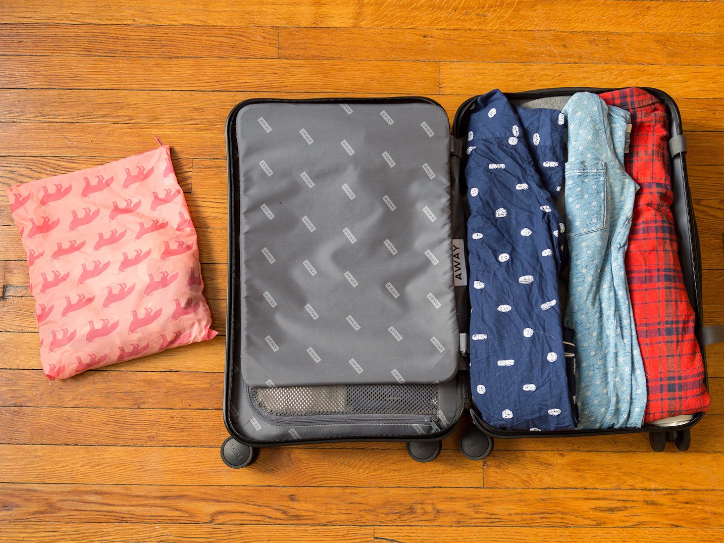 CNTraveler : Flat packing versus rolling: Which actually sav