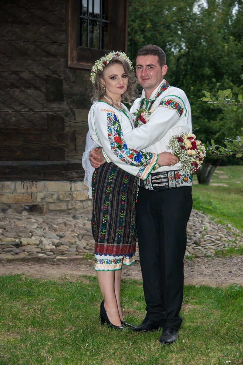 NuntaTradition's tweet photo. Lavinia și Eugen, nuntă tradițională în Suceava
https://t.co/18bD2hh6tA
#NuntaTraditionala #NuntaRomaneasca #Suceava #Bucovina #Moldova #Traditii #Obiceiuri #PortIE #Nunta #Wedding #WeddingPhotography #TraditionalWedding #WeddingCustoms #Photography #PhotoShoot #Romania https://t.co/sM6sVmRVXD
