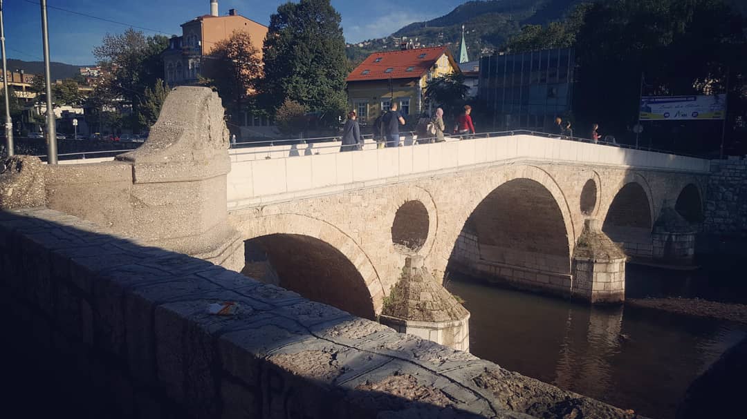 landrymay's tweet photo. The #WorldWar1 started here on this #latinbridge with the assination of Archiduke Franz Ferdinand of Austria in 1914, considered as #casusbelli of the world war 1. #CentenaireArmistice
#worldpeace #sommetdelapaix #ParisPeaceForum #paris2018 #Paris #Sarajevo https://t.co/EAHWekwFb6