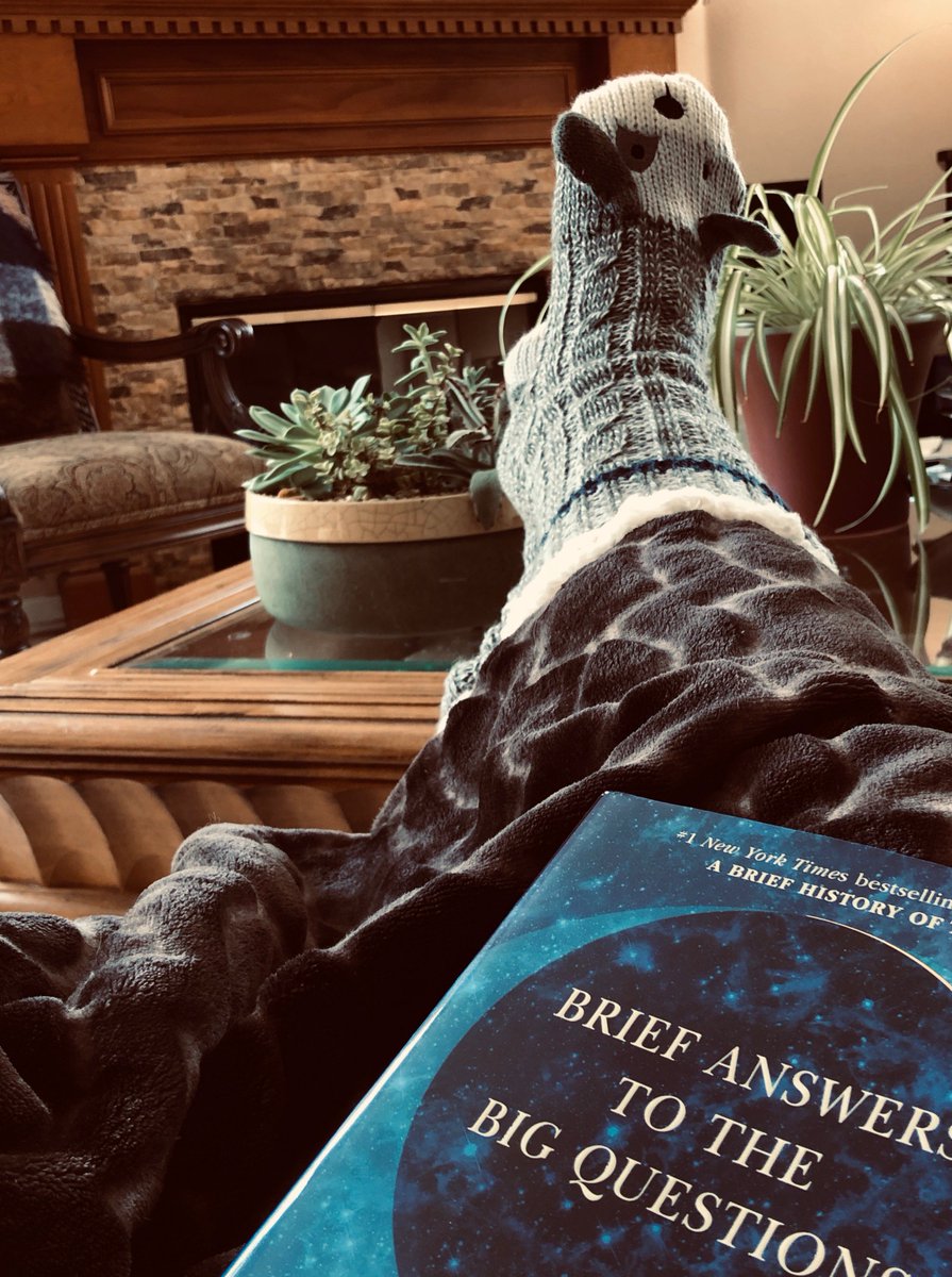 ShingStarBlog's tweet photo. Not ready for reality yet. Time for some #SundaySelfCare🌟
#posttravel #backtoreality #recharging #costcofinds #snugglyblanket #janeandbleecker #sockslippers #dogmom #newbook #stevenhawkins #avidreader #questionsoflife #succulents #bookworm #workingonschedule #shiningstarreviews https://t.co/UIAgeLxEcR