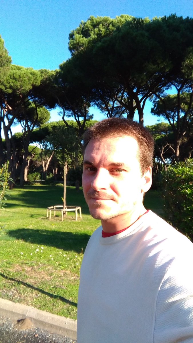 GiulioNotturni's tweet photo. Io a votare al #ReferendumAtac ci vado di corsa...anche perché se aspetto l'autobus...andate a votare, quello che volete, ma andate! #mobilitiamoroma #referendum #votosi #mejodeno https://t.co/bfH38BGEim