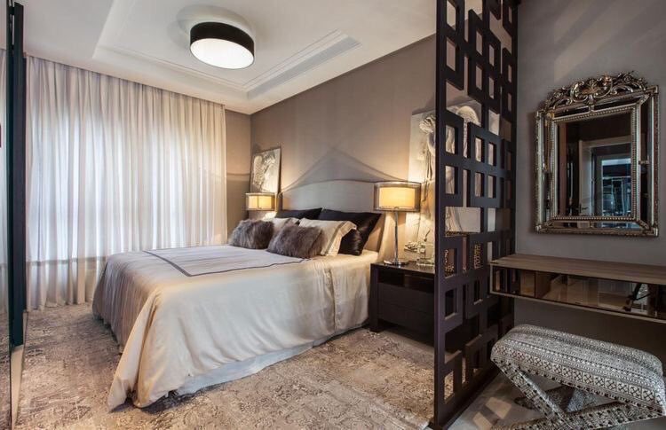 وجه الفتاة تكوين نقطة بارتشن بين السرير والجلسة Fredeyewear Com وجه الفتاة تكوين نقطة بارتشن بين السرير والجلسة Fredeyewear Com