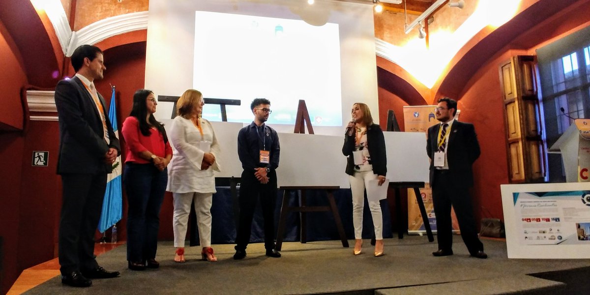 FundaEsquipulas's tweet photo. El Foro Iberoamericano de Juventud #FIJ2018 terminó con la premiación del concurso de contenido digital, organizado por @SmartlyLive, momento en el que participó el Director de Fundación Esquipulas, @777JRC y la Subdirectora, @ingridymorales #FRE2018 #10AñosFUNDAESQ https://t.co/Pt2U3SMsBB