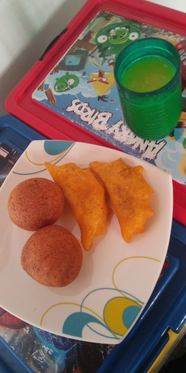 nania_espinal's tweet photo. @valelizcano Siempre que veo mi comida pienso... ¿Por qué #TuTanFitYYoTanFat ? https://t.co/JpC3qlFQIQ