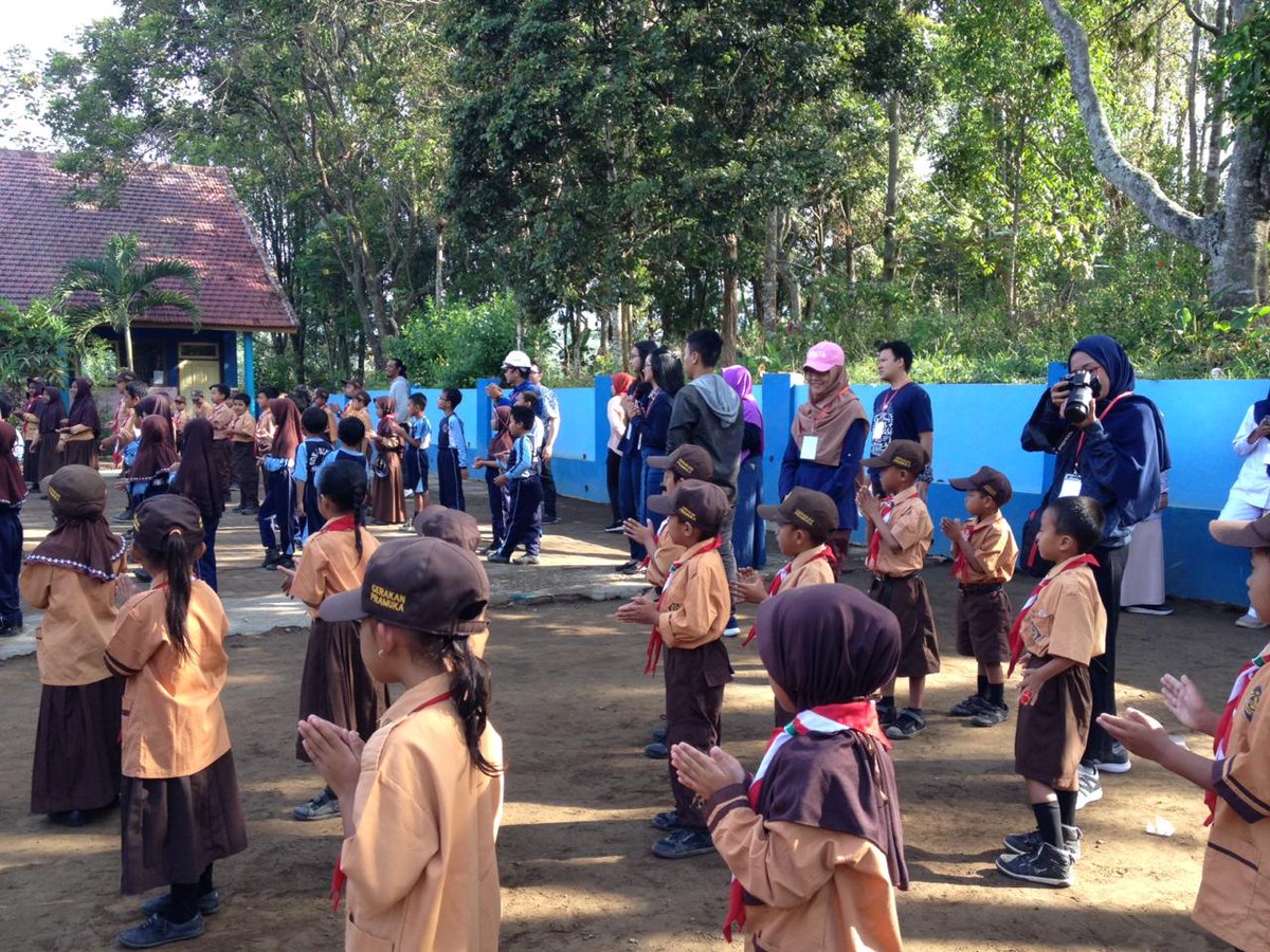 Great team, berbagai profesi membaur memberi inspirasi kepada calon penerus bangsa, (10nov2018, rombel 119 SDN Dawuhan 2, Poncokusumo) #klsinspirasimalang #kelasinspirasimalang #kelasinspirasi