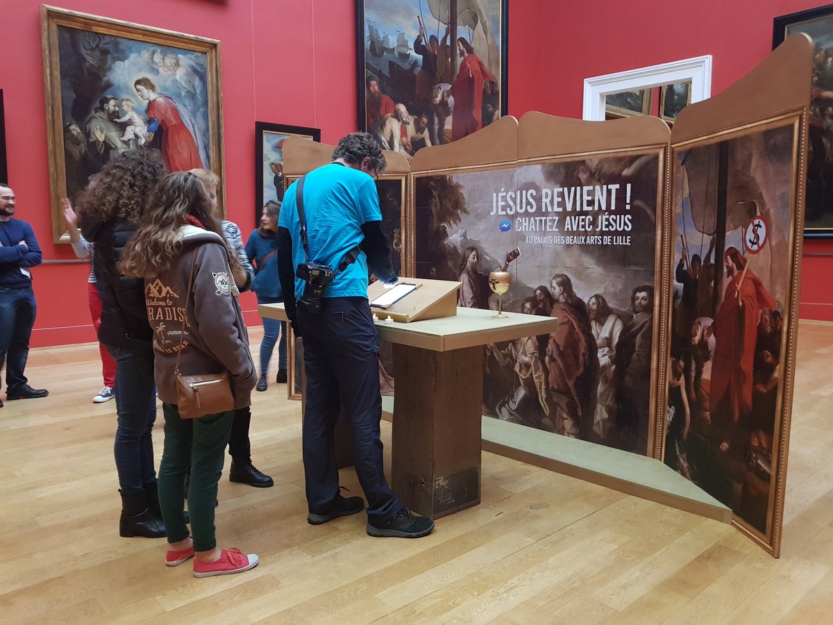 JesusRevientMsx's tweet photo. Il est l'or, mon seign'or ! L'or de tester les protos ! Retrouvez les différentes facettes de Jésus au premier étage du @PBALille ! Bling-bling, friendly ou activiste, quel Jesus sera le vôtre ? #MuseomixNord #museomix https://t.co/1GkrU3KZRO