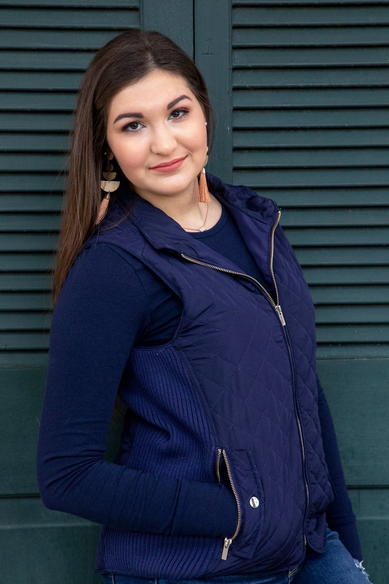 BayouBandB's tweet photo. @gillianadamss KILLED her senior pictures in the cold yesterday!! Makeup by me as well! 😊😊 happy senior year, baby sis! https://t.co/22Lk4xkvax