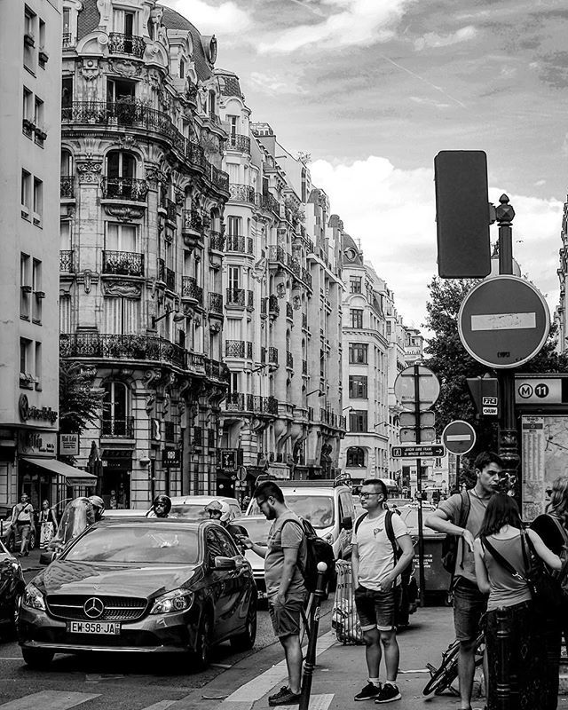 Photo by @lefteris.gavalas - #bnwmarseille #streetshared #aov #weekly_feature #createexploretakeover #shotzdelight #mkexplore #gearednomad #bnw_demand #bnwmood #monochrome #bnw_globe #blackandwhitephoto #rsa_bnw #blackandwhitephotography #blacknwhite_per… ift.tt/2DdRybK